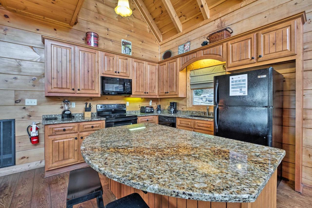 Pigeon Forge Cabin With Brand New Hot Tub And Views! Сев'єрвілл Екстер'єр фото